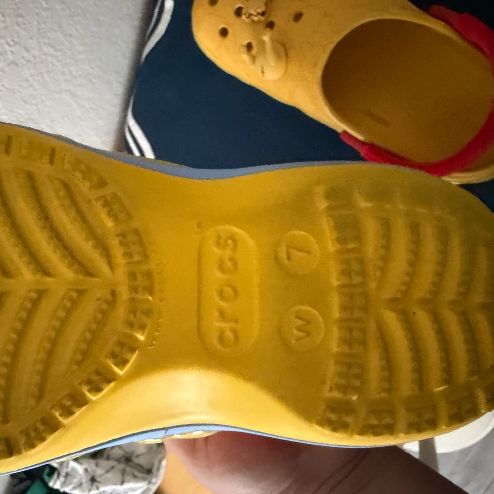 Limited edition Winnie the Pooh Disney crocs women - Picture 5 of 5